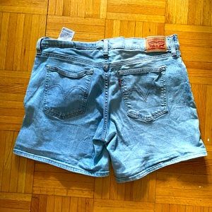 Levi’s shorts 32 size